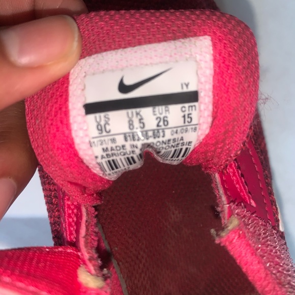 Kids pink nike shoes - Picture 6 of 7